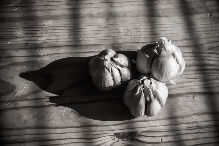 6 dishes that should not be consumed in the evening: folk signs garlic