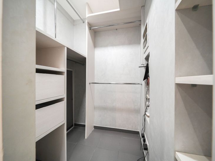 How to Make a Dressing Room in a One-Room Apartment: What the Designer Recommends room
