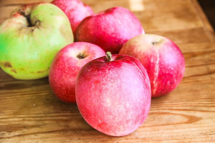 What to Eat to Cleanse Your Liver: Five Simple Foods apples