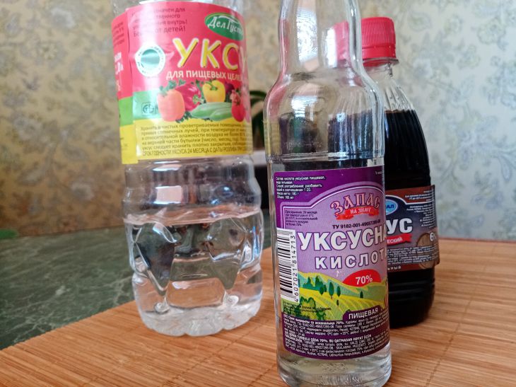 “I want to cover my nose”: how to remove the unpleasant smell of sweat from clothes – no washing required bottles