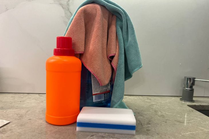 How to remove mold on plastic windows: tricks that experienced housewives resort to rags, sponge