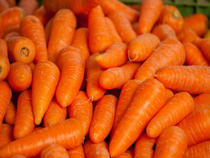 Tasty and Healthy: Carrot Salad with Raisins and Pineapple - Simple Recipe carrot