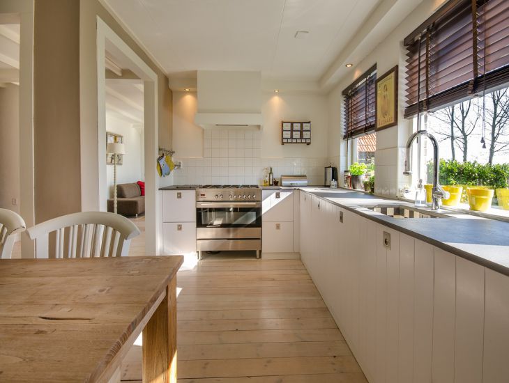 How to Create a Cozy Atmosphere in an Apartment with Wood: Designer Tips table, floor