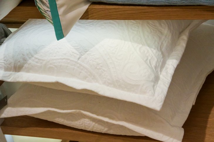No More Yellow Stains on Your Pillow: 3 Cheap Folk Remedies Will Help pillow