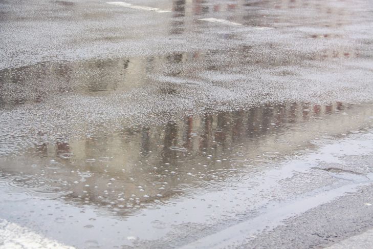 Over 100 areas flooded in Chelyabinsk after heavy rains water, asphalt