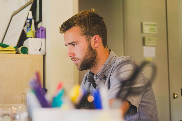 How to Stay Healthy When You Have a Sedentary Job: 7 Secrets of an Office Ninja man