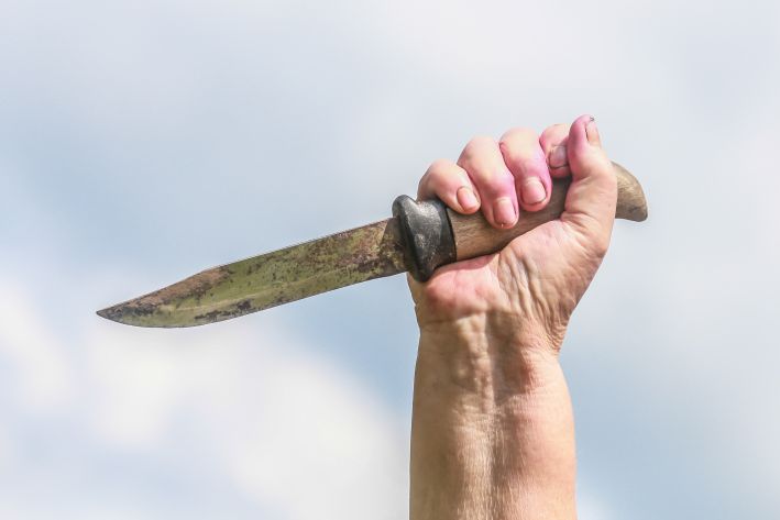 In Moscow, a woman stabbed her husband during an argument in their apartment hand, knife