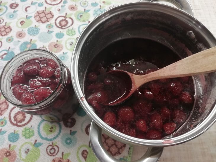 No starch: how to quickly thicken jam that turned out too runny jam