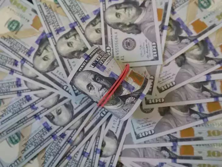 Man Returns $7 Million to Bank Received from Unknown Persons dollars