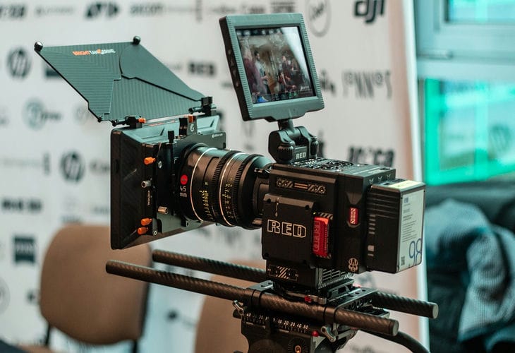 Matchmaker of Millionaires Attacks Izvestia Film Crew in Moscow filming