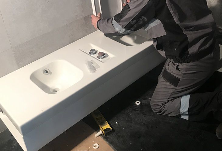 Curiosity helped a plumber find a treasure worth 255 million rubles during renovations Repair