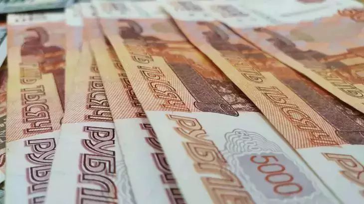 Analyst tells Russians when to expect ruble strengthening rubles