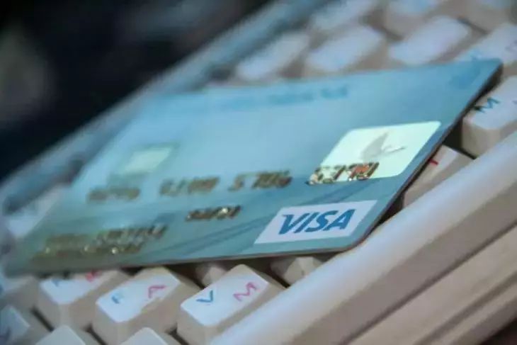 Lawyer warns Russians about risks of paying by transfer at markets map