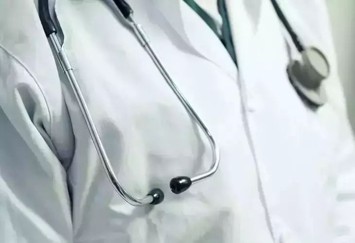 Two Common Habits Threaten Varicose Veins and Thrombosis: What You Need to Know doctor
