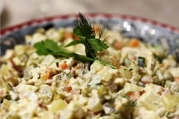 Do not touch after the New Year: experts warn about the shelf life of Olivier salad salad