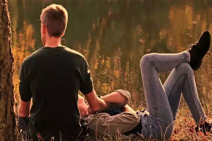5 Warning Signs Your Partner Doesn't Love You Anymore: What to Look Out For woman