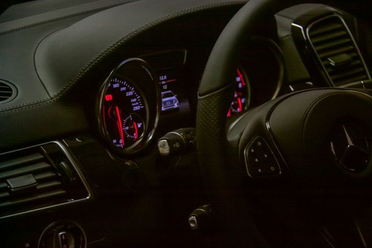 How to Save Fuel in a Car in Winter: Proven Methods Steering wheel