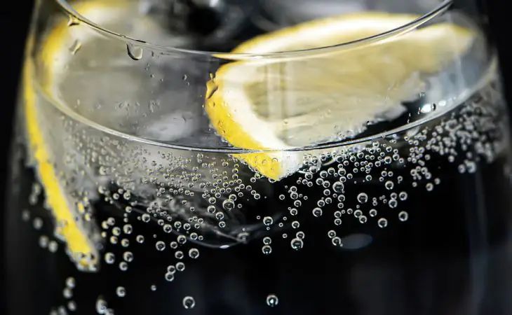 What does drinking water with lemon give: what is the real benefit of the drink water