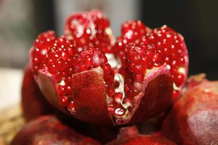 This Fruit Saves Blood Vessels Better Than Medicine, And You Ignore It pomegranate