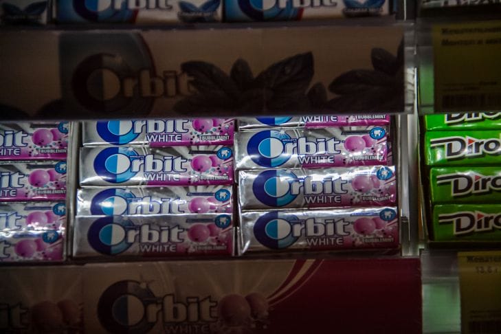 This Cheap Product Will Replace Sugar: You Carry It in Your Wallet chewing gum