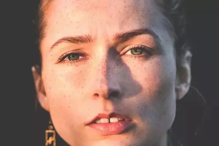 How to Learn to Catch Vitamin D and Recognize Its Deficiency woman